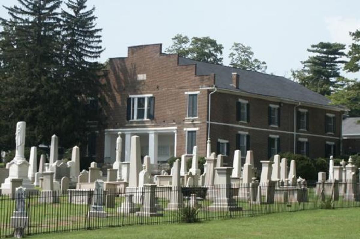 10 of the Oldest Cemeteries in Tennessee Every Taphophile Will Love