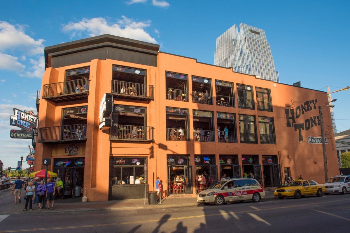 10 of the Best Nashville Bars on Lower Broadway (Honky Tonk Row