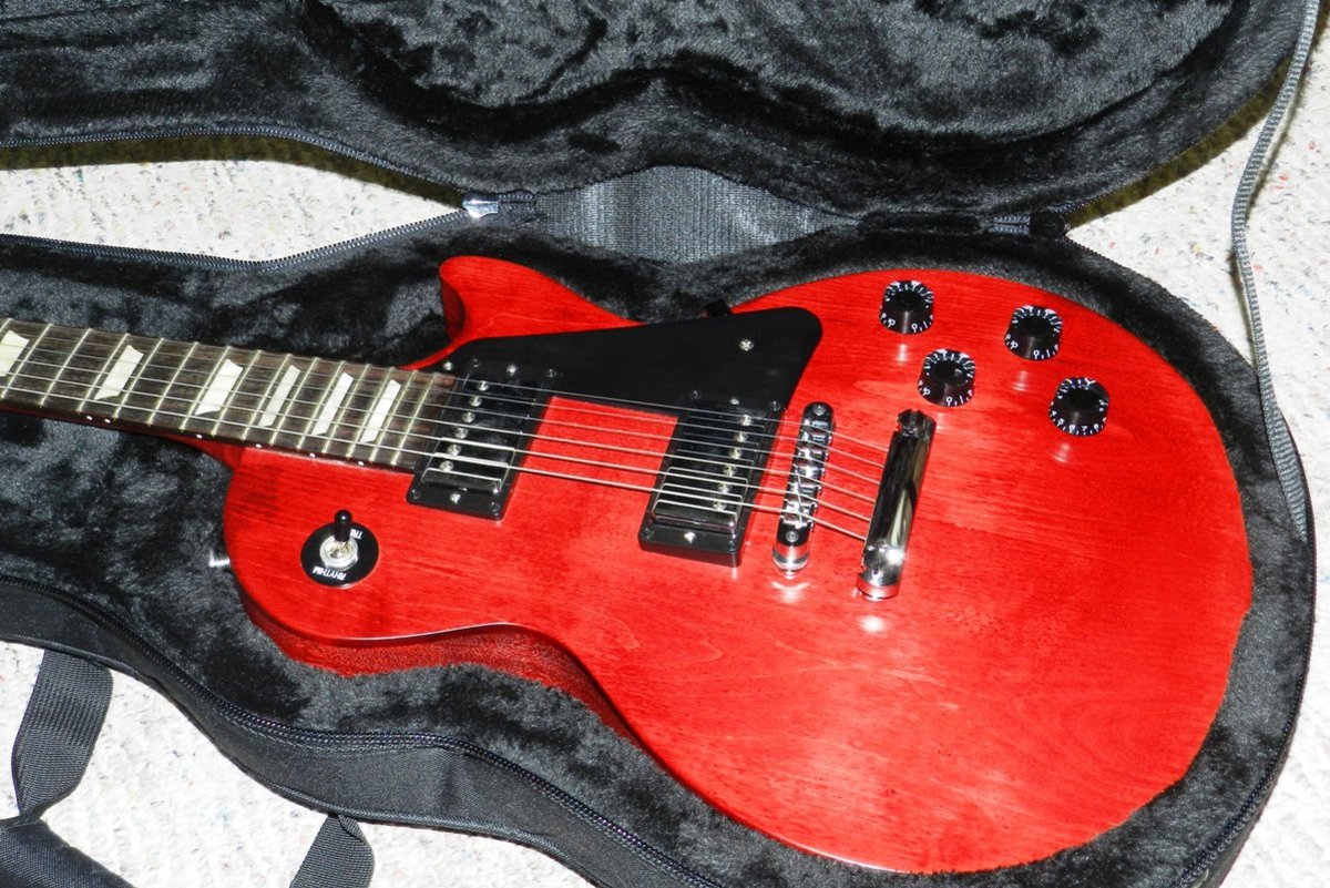 Gig Bag vs. Hard Case for Guitar Which is Better? Spinditty