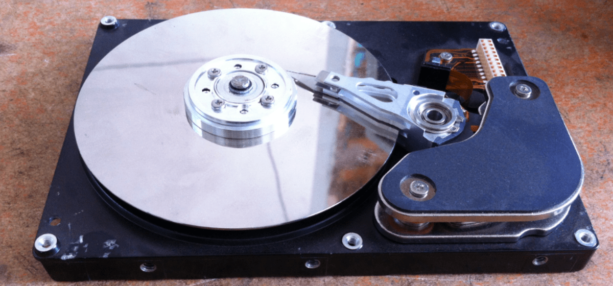 Symptoms of Hard Disk Drive Failure and Data Protection Strategies