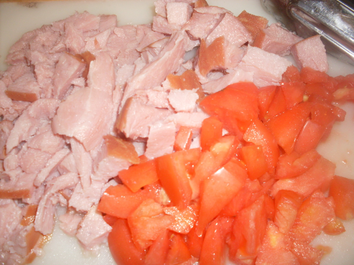 How to Make Ham and Diced Tomato Fettuccine Alfredo Delishably
