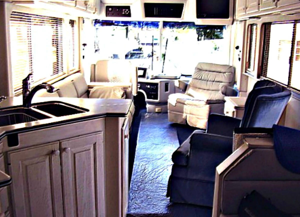 What Is the Best RV for Full Time Living and Travel? AxleAddict
