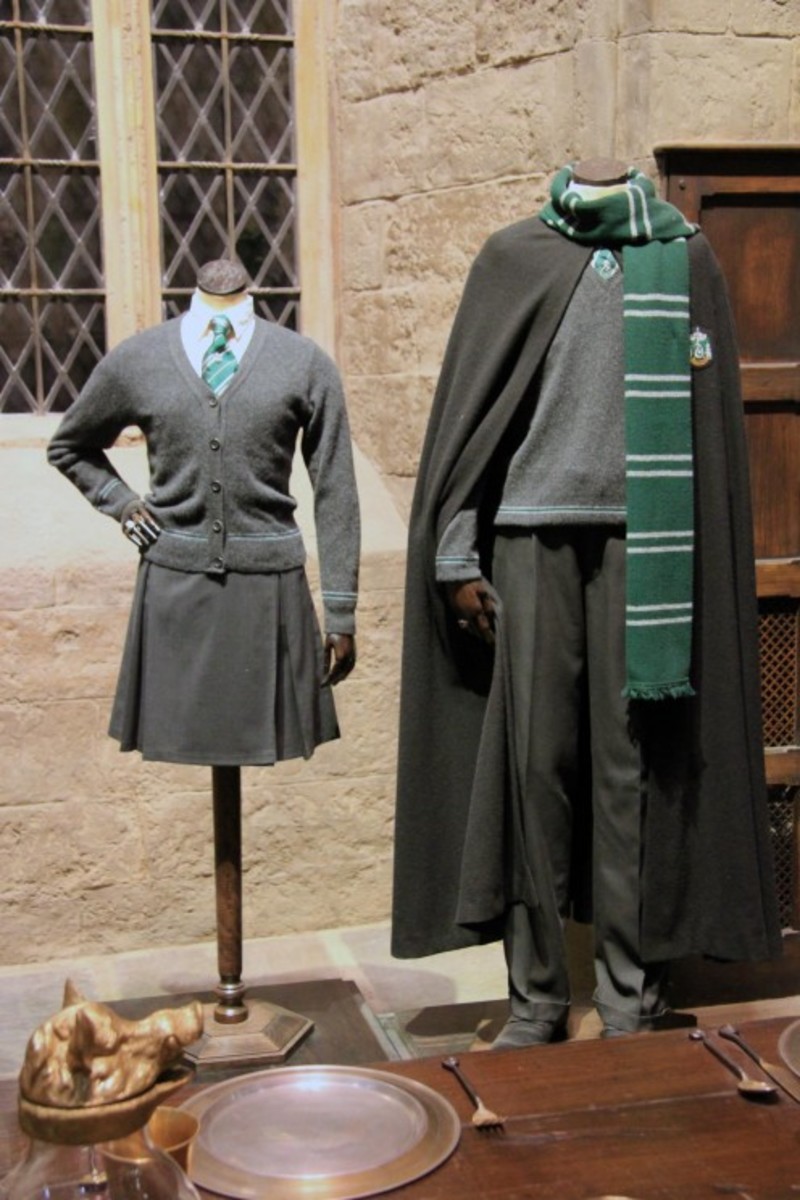 How to Create a Hogwarts Student Uniform Costume for Halloween! Holidappy