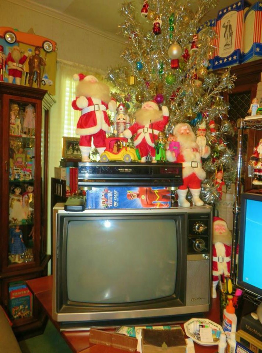 Quasar Color Television Model WT5951YW, Made July 1985