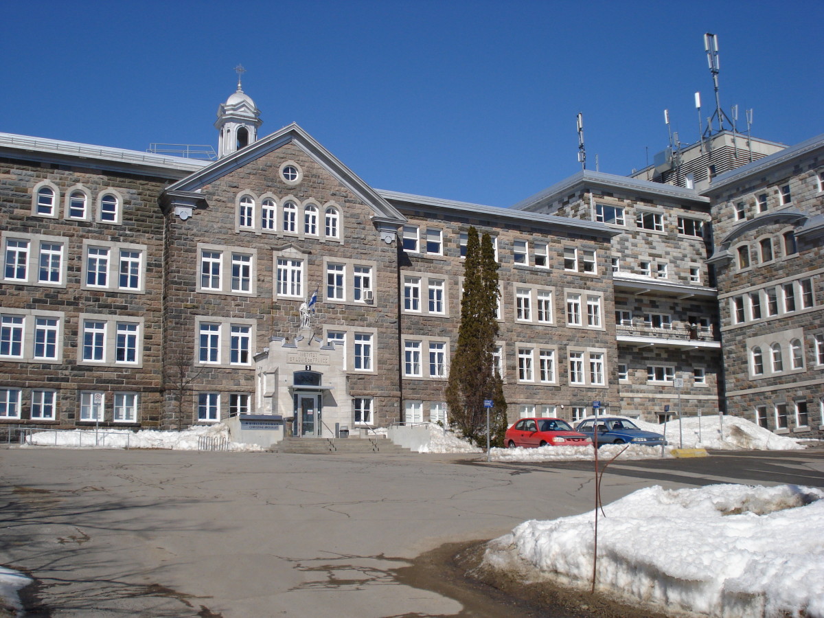 Visiting le Pavillon SaintLouis, Loretteville, Quebec City, Quebec A