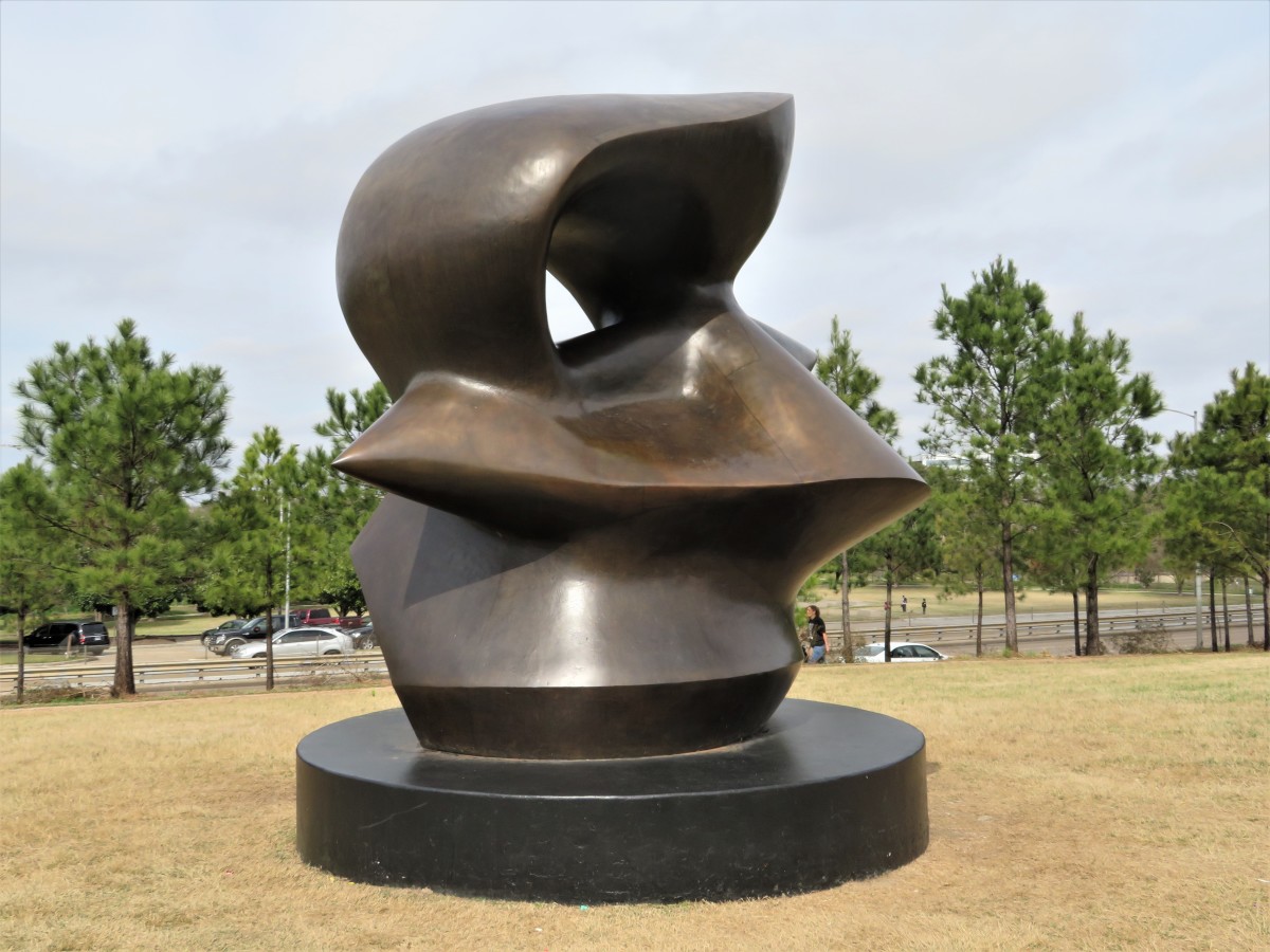 Spectacular Henry Moore Sculpture in Houston's Eleanor Tinsley Park
