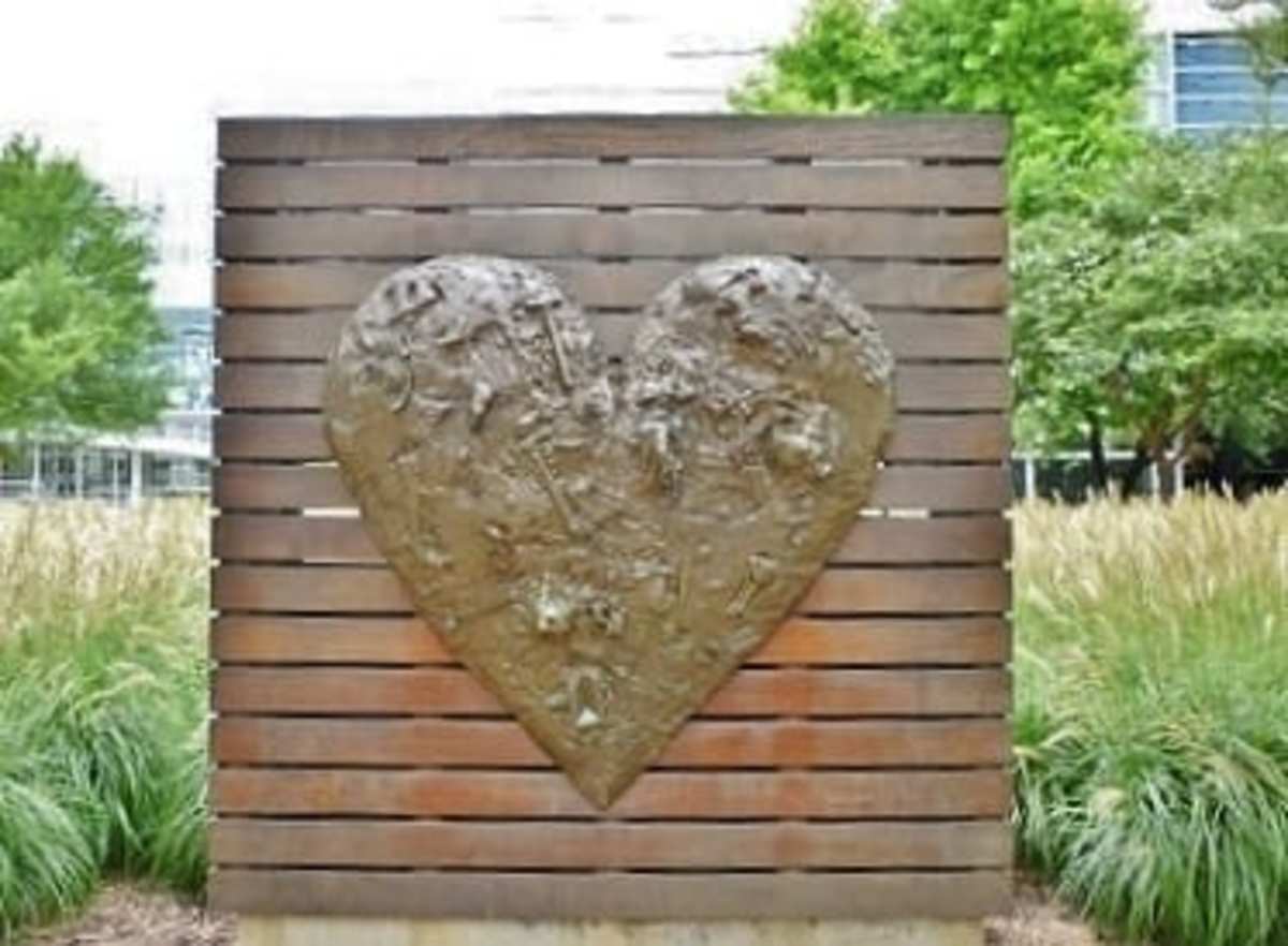 Viewing the Fantastic Artist Sculptures and Sculptural Art in Downtown