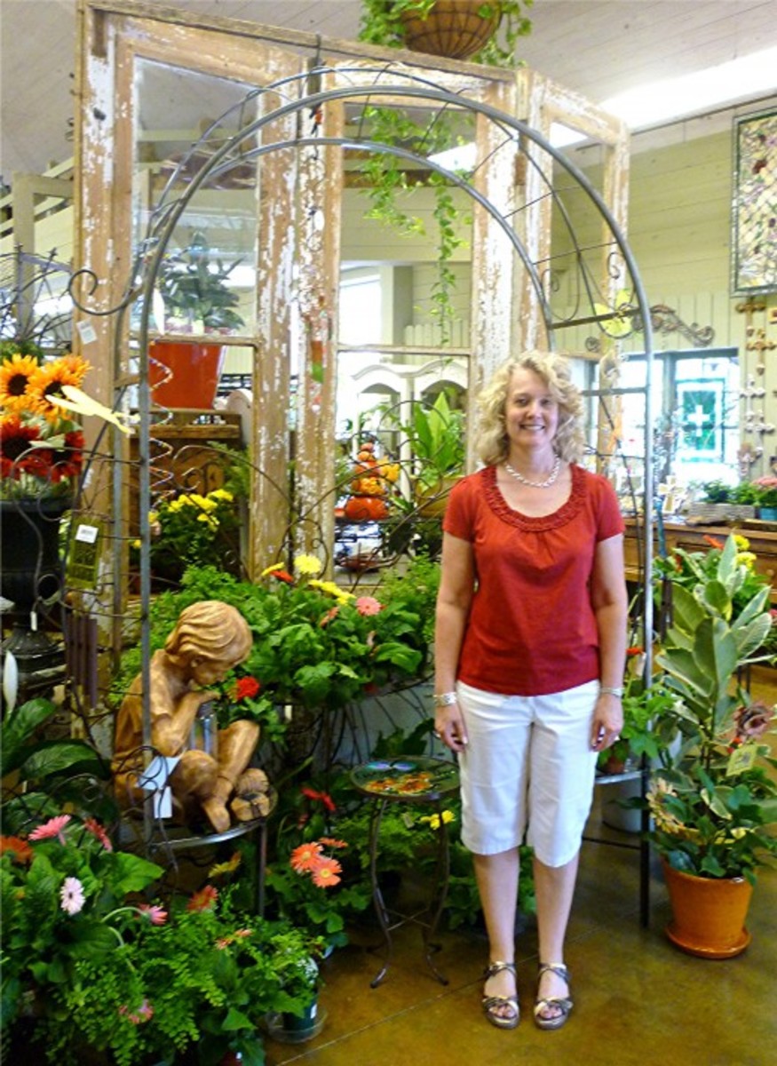 Martha's Bloomers in Navasota, Tx See Photos of Shops, Pots, Plants