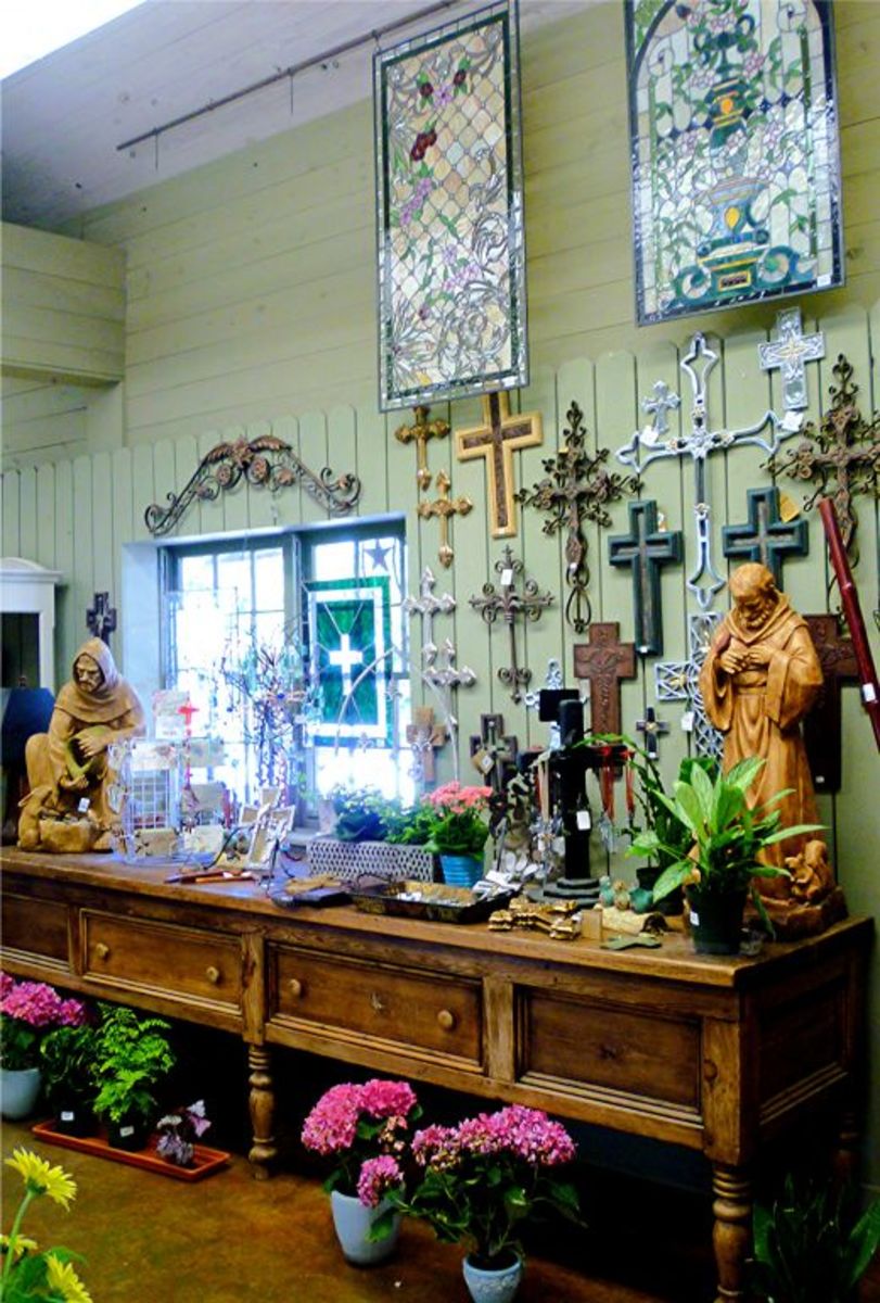 Martha's Bloomers in Navasota, Tx See Photos of Shops, Pots, Plants