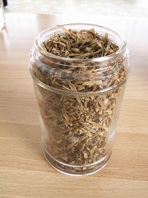The health and aromatherapy benefits of tarragon tea and tarragon oil