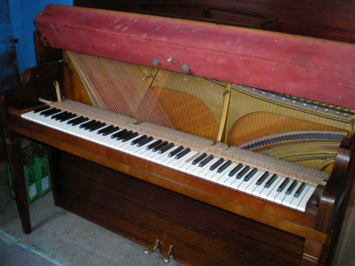 How to open an upright piano | Spinditty