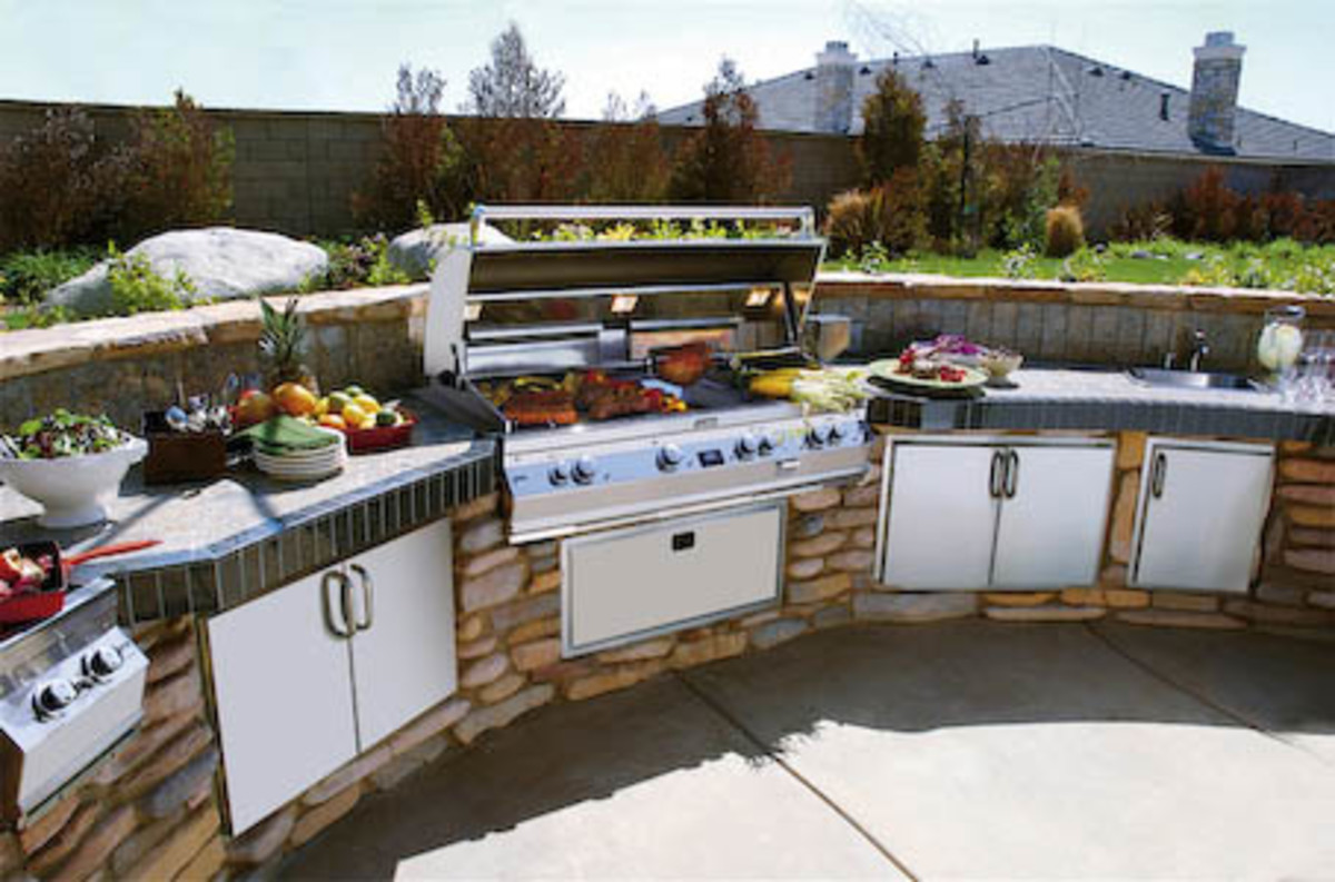 Fun Ideas For Outdoor Kitchen Appliances & Accessories