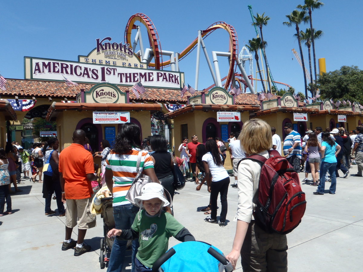 Southern California Theme Parks Review of Disneyland, Knott's Berry