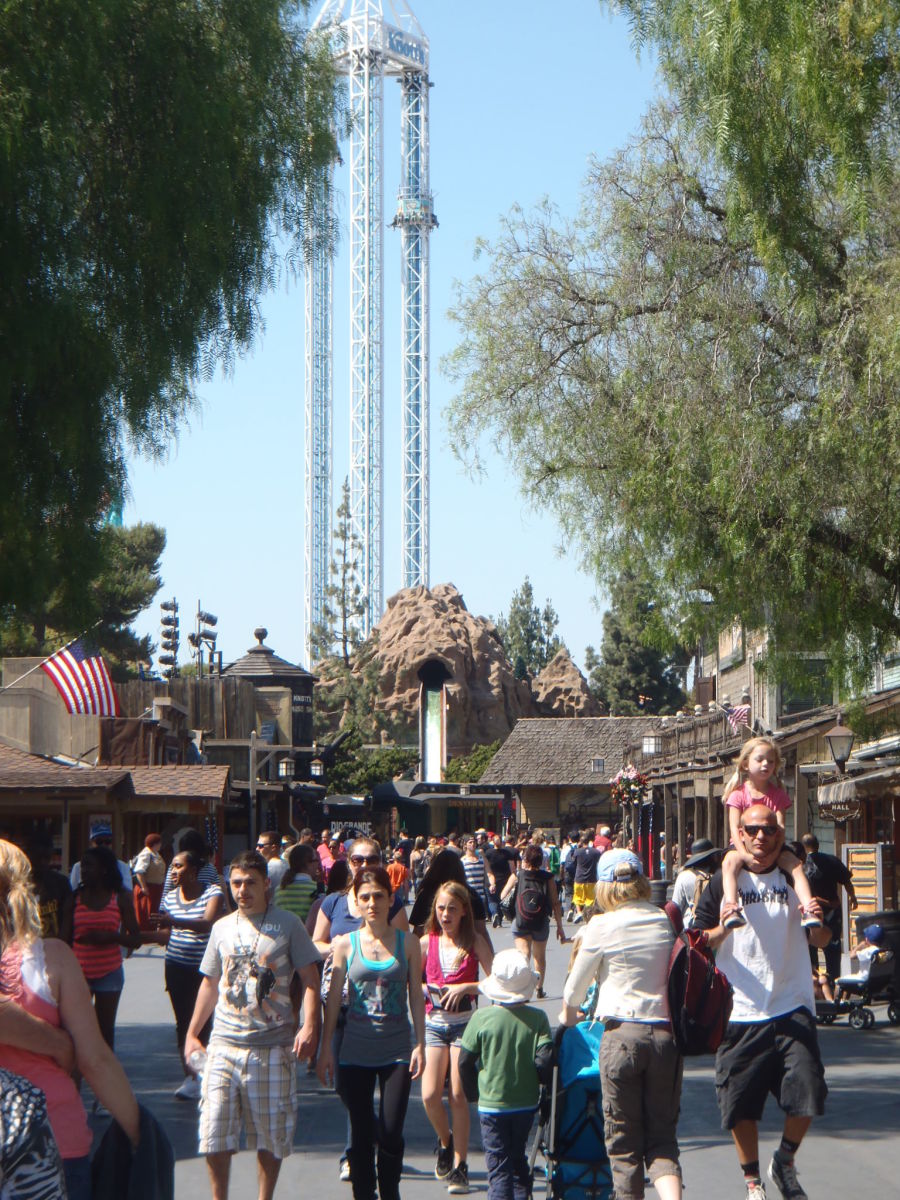 Southern California Theme Parks Review of Disneyland, Knott's Berry