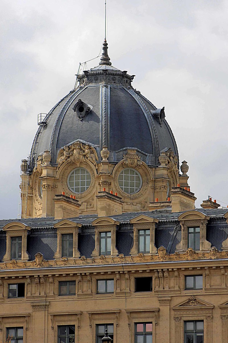 Paris; A Photographic Tour of the Main Sites along the Seine HubPages