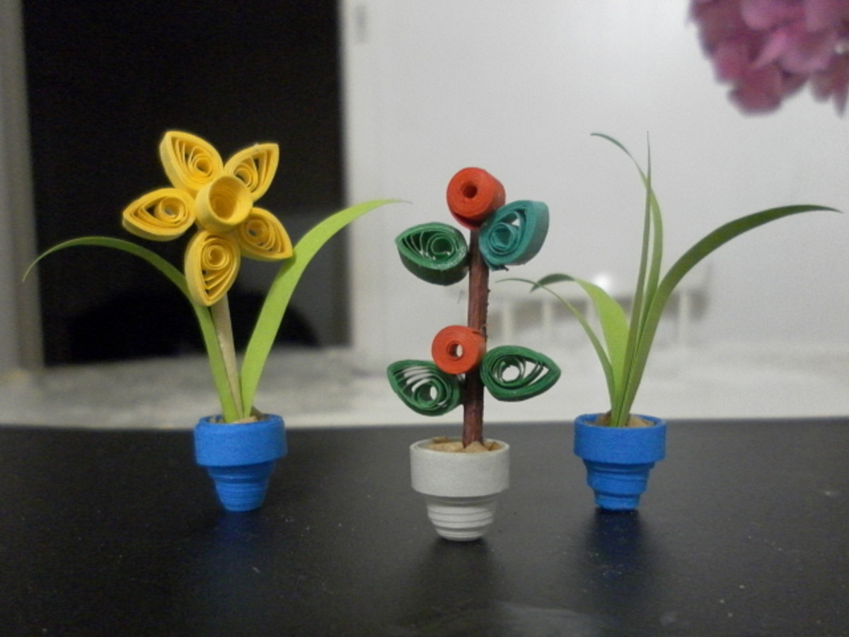 How to Make Miniature Flowers, Pots and Vases in Paper Quilling