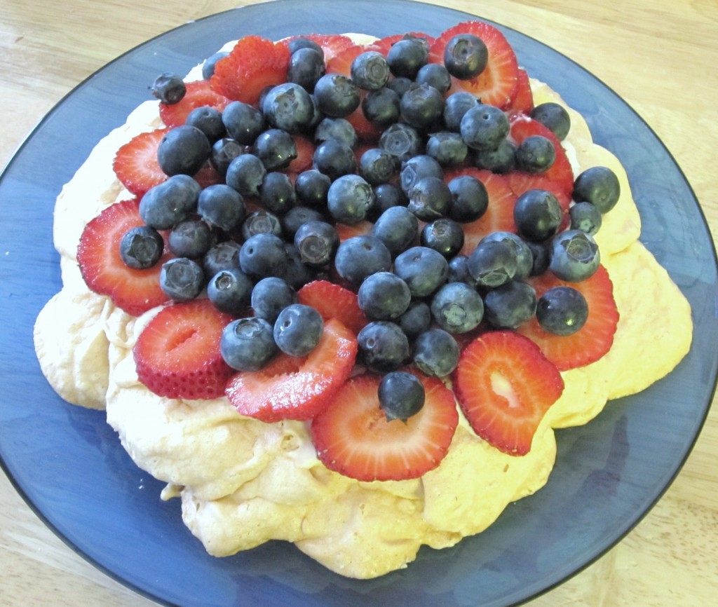 Pavlova Recipe. A Healthy Dessert Filled With Greek Yogurt and Fruit