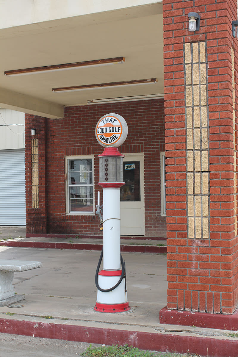 Vintage Gas Stations Full service gas stations of the nostalgic past