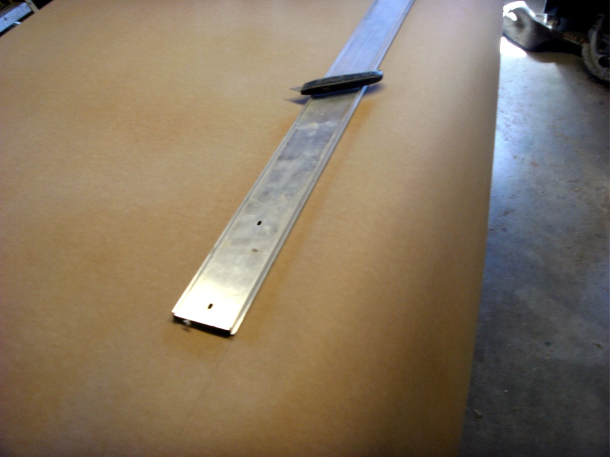 Refinishing a Desktop Using Real Wood Veneer Dengarden