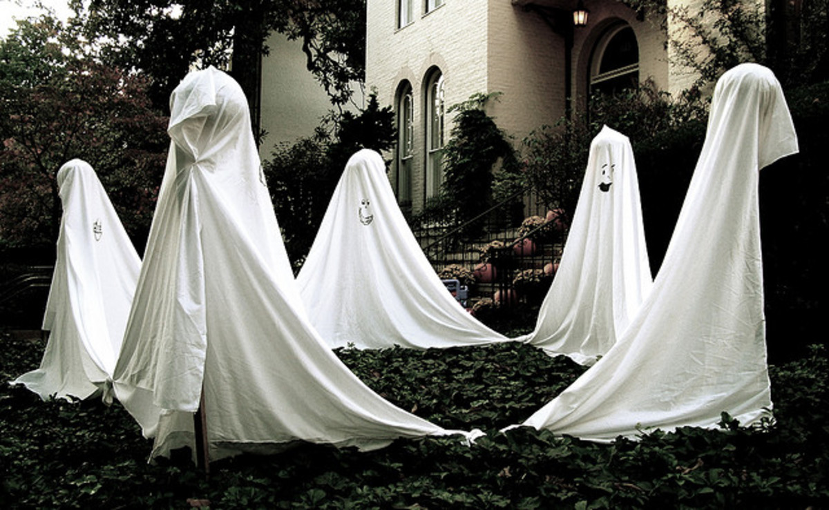 KidFriendly Halloween Decorations for the Yard HubPages