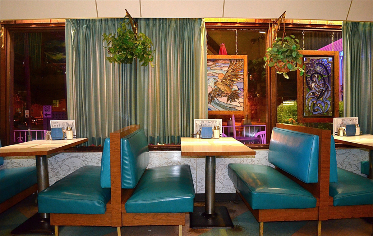 How to Decorate Your Kitchen in Retro Diner Style (Without Breaking the