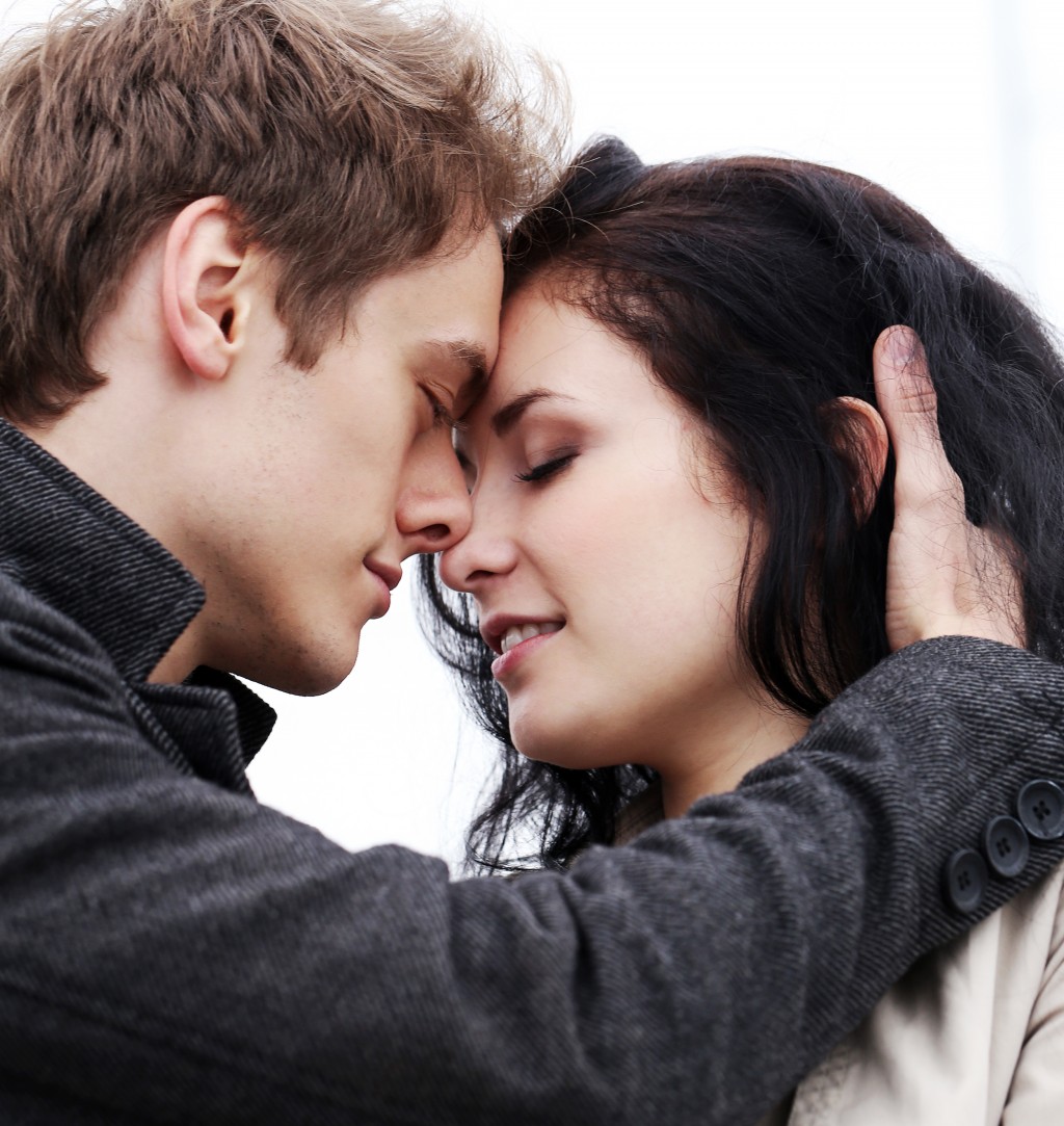 11 Habits to Build a Strong Emotional Connection in Your