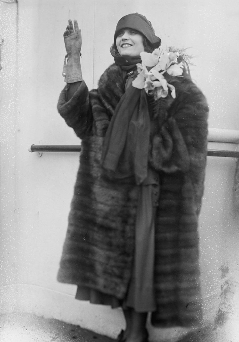 Women's Fashions of the 1920s Flappers and the Jazz Age Bellatory