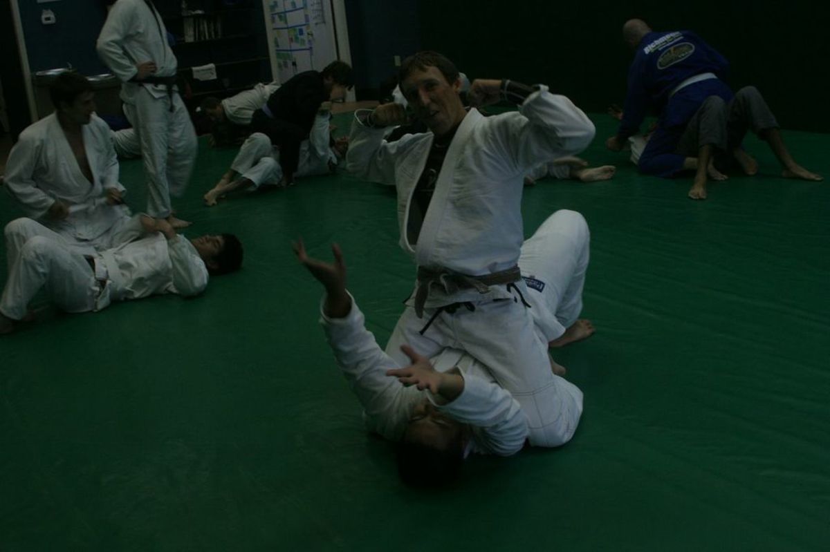How to Escape the Mount by Catching the Foot a Basic BJJ Tutorial