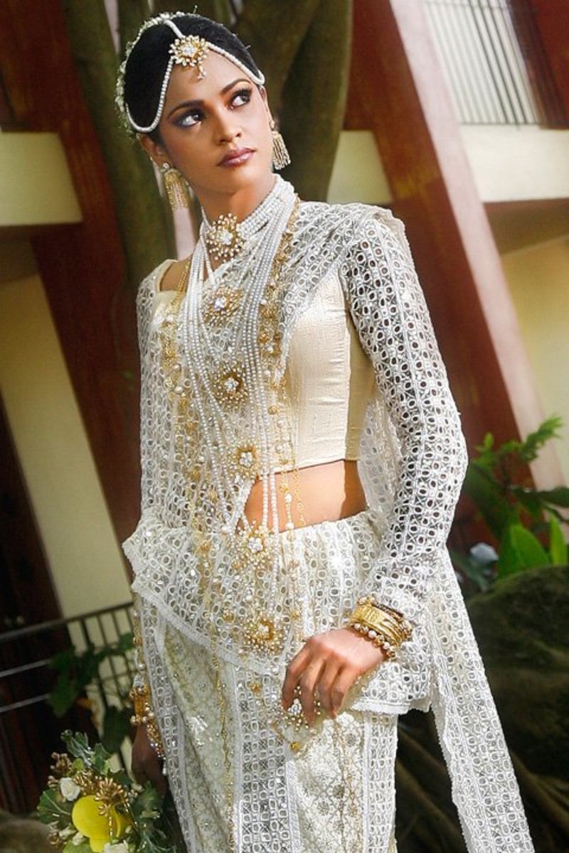 62 best Sri lankan brides images on Pinterest Wedding sarees, Wedding