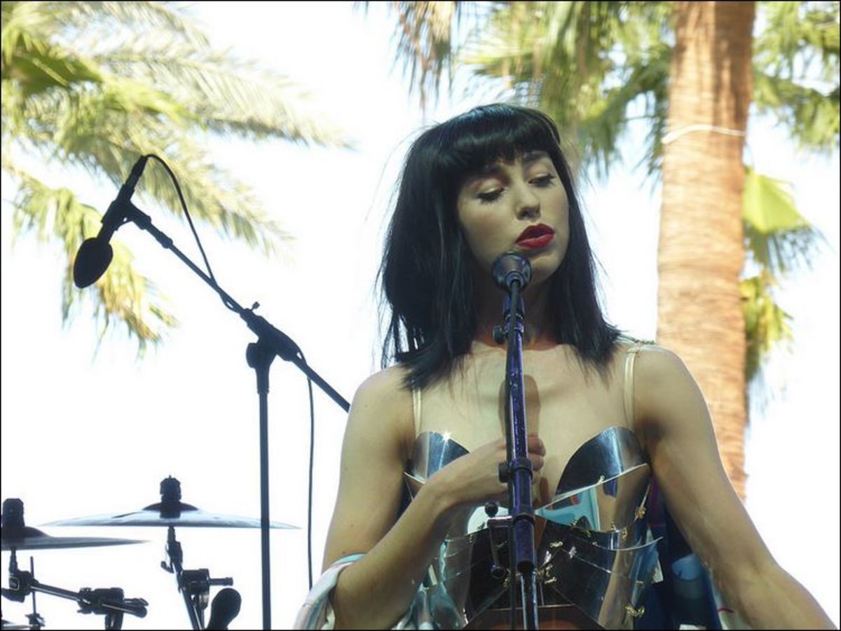 Meaning in Kimbra's "Settle Down" Music Video Spinditty