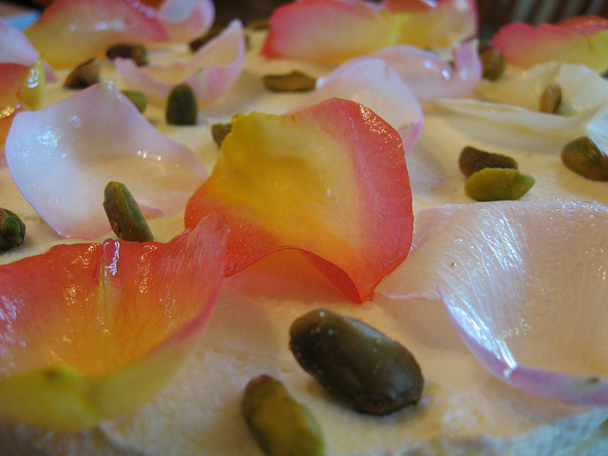 10 Beautiful Edible Flower Desserts HubPages