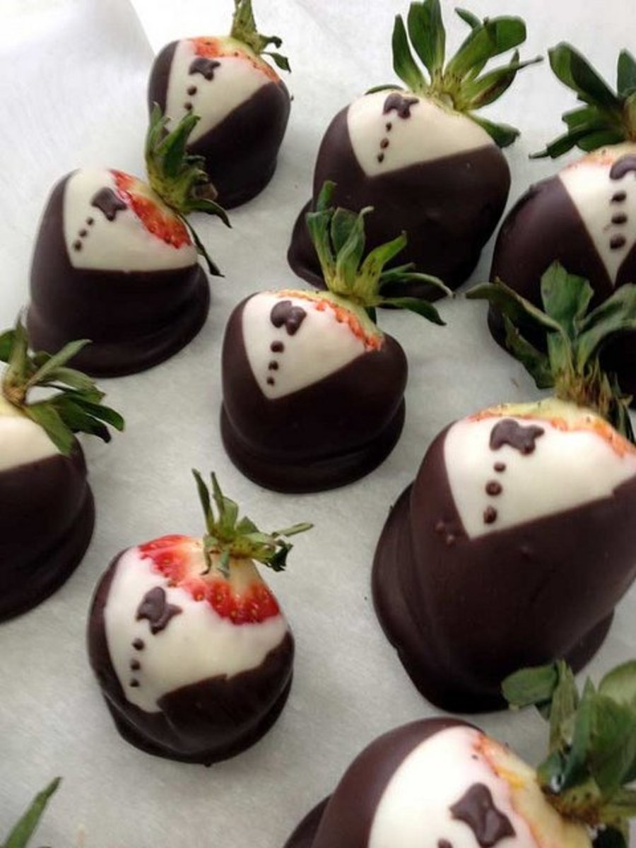 How to Decorate ChocolateCovered Strawberries Delishably