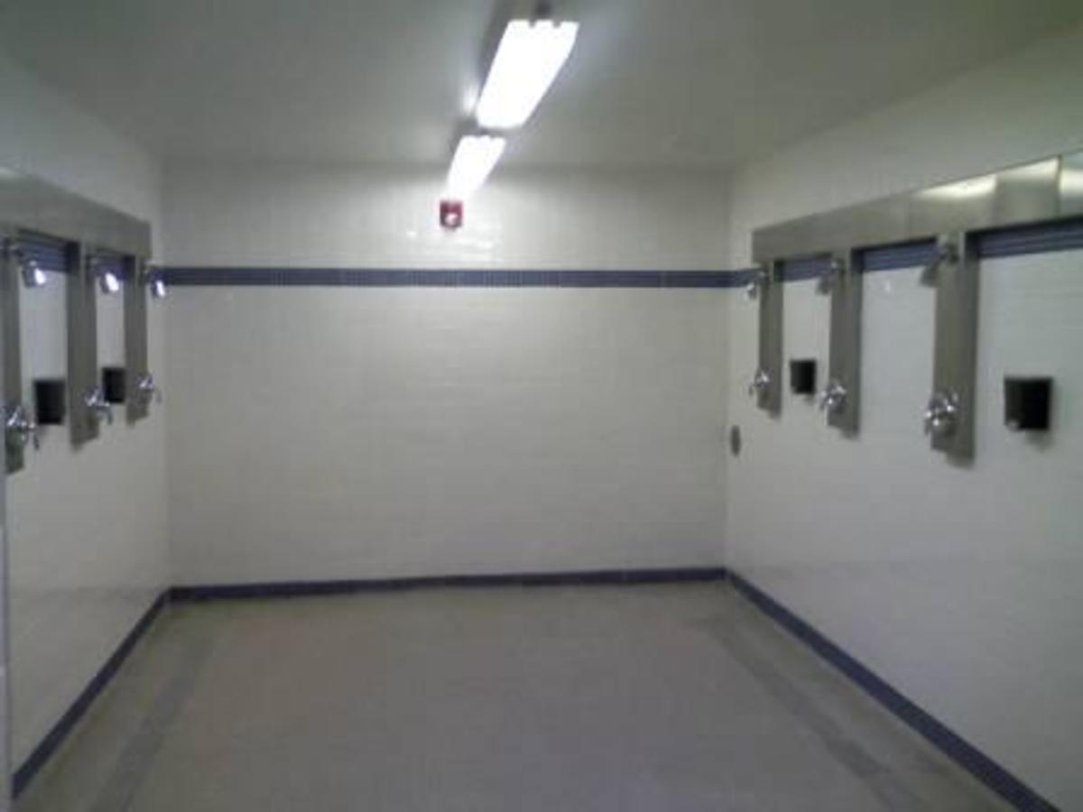 Men's Locker Room Etiquette CalorieBee