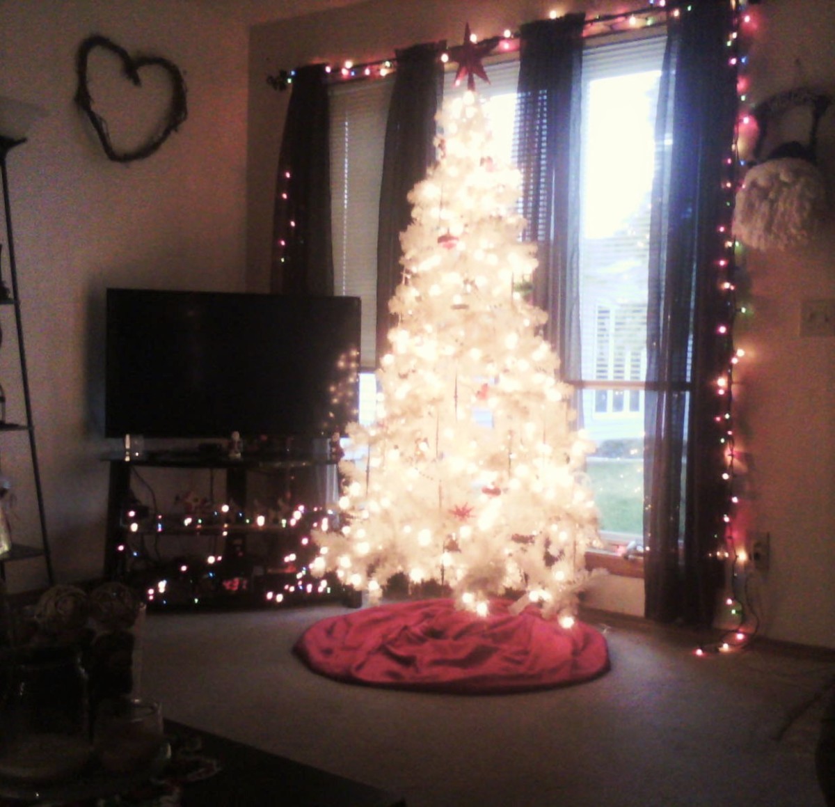 Simple Ways to Effectively Decorate a Small Apartment for Christmas