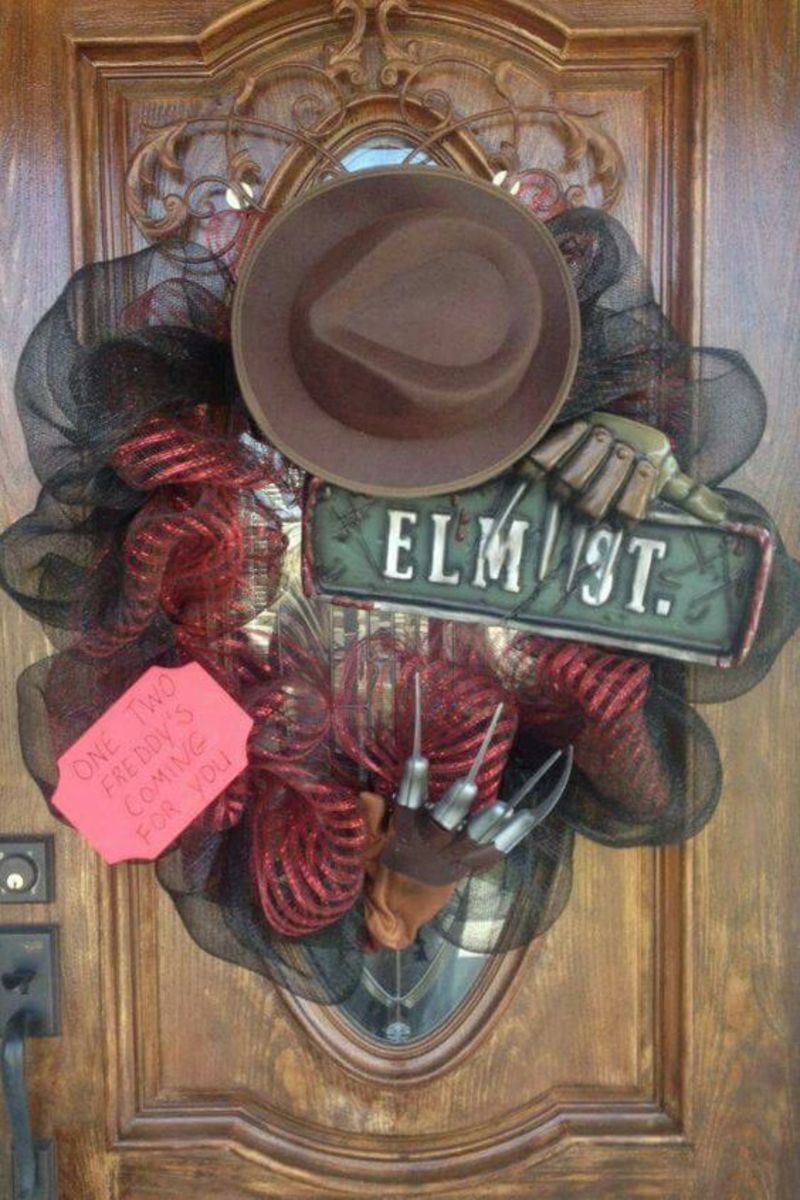 13 Easy DIY Halloween Wreaths You Will Be Dying to Make Holidappy