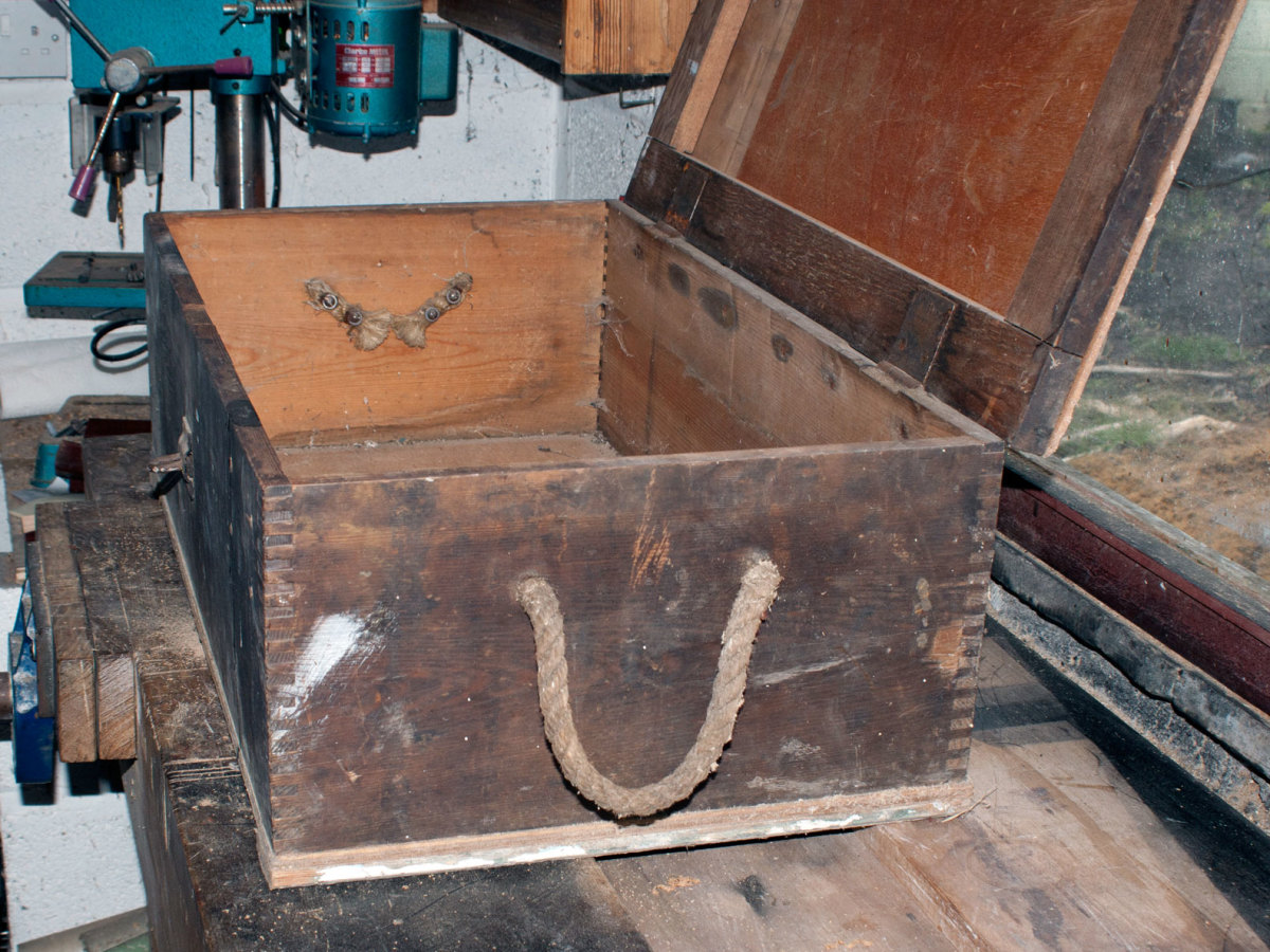 Upcycling Old Wooden Tool Chest to Sewing Box