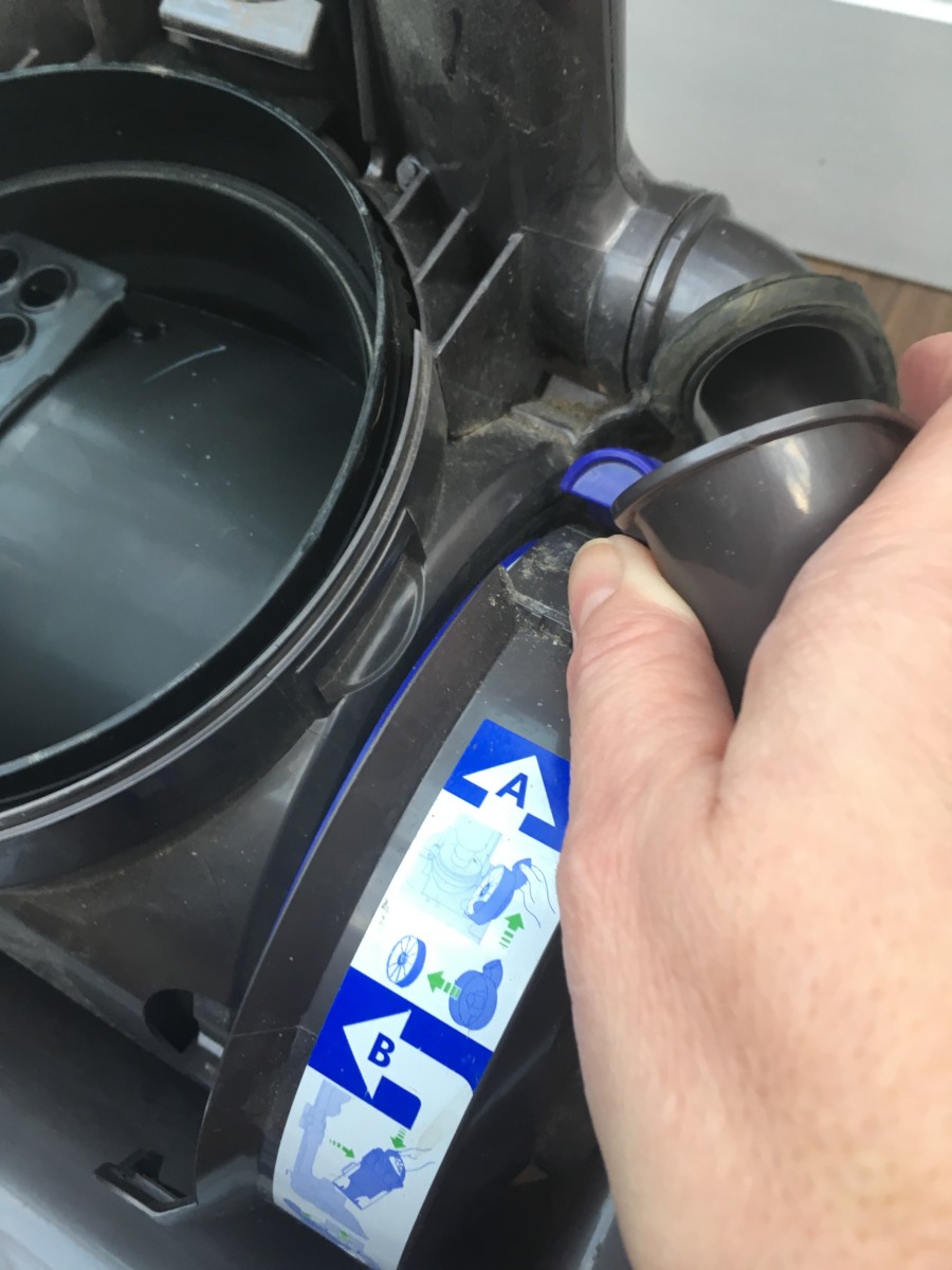 What to Do If a Dyson Vacuum Cleaner Has Stopped Picking up Dirt