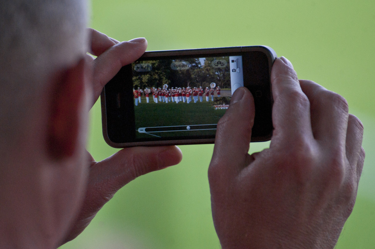 How to Add a Wireless Display to Your Mac Using Macbook AirPlay