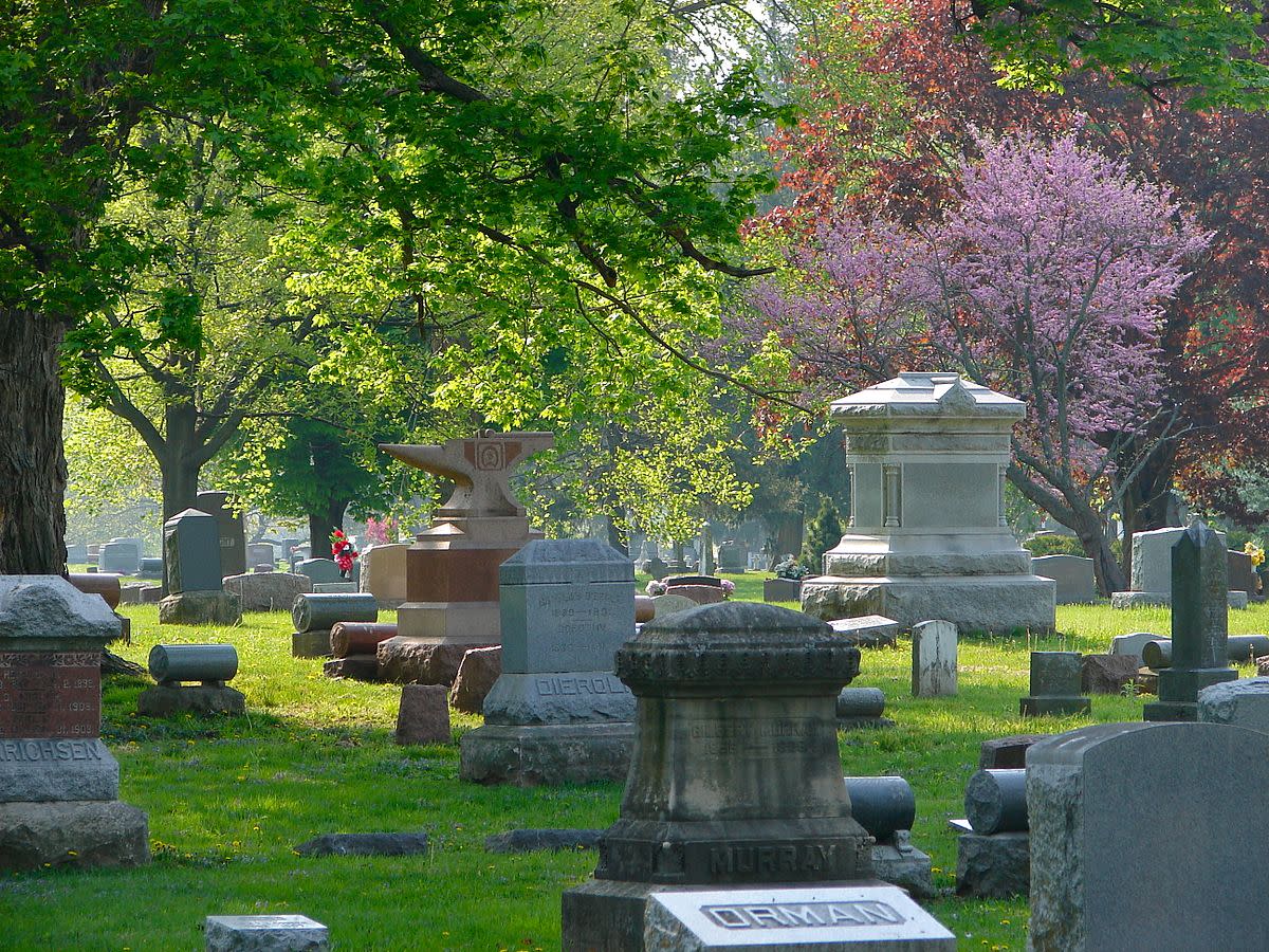 Photos of Historic Chippiannock Cemetery Monuments with Fall Colors at