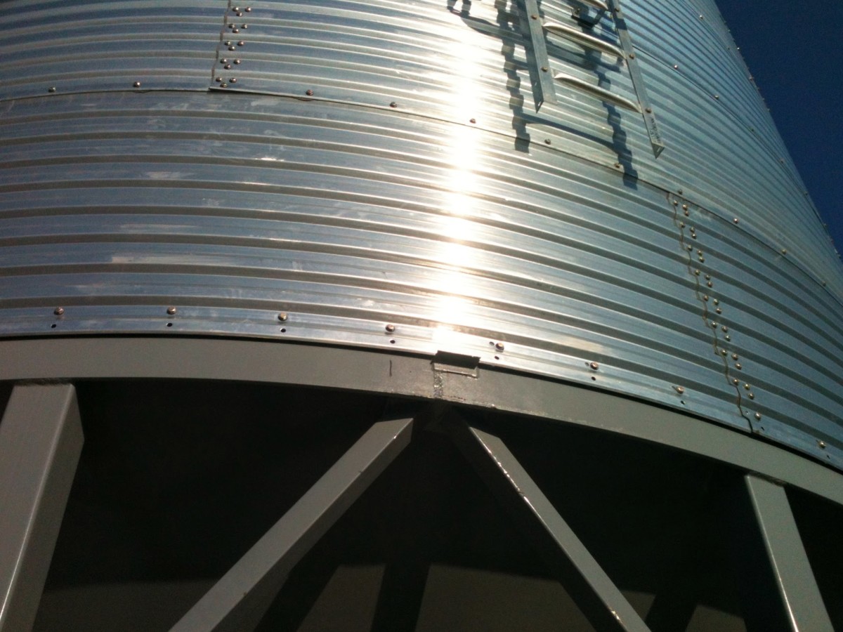 How to Build a Grain Bin with a HopperLifting and Securing Bin to