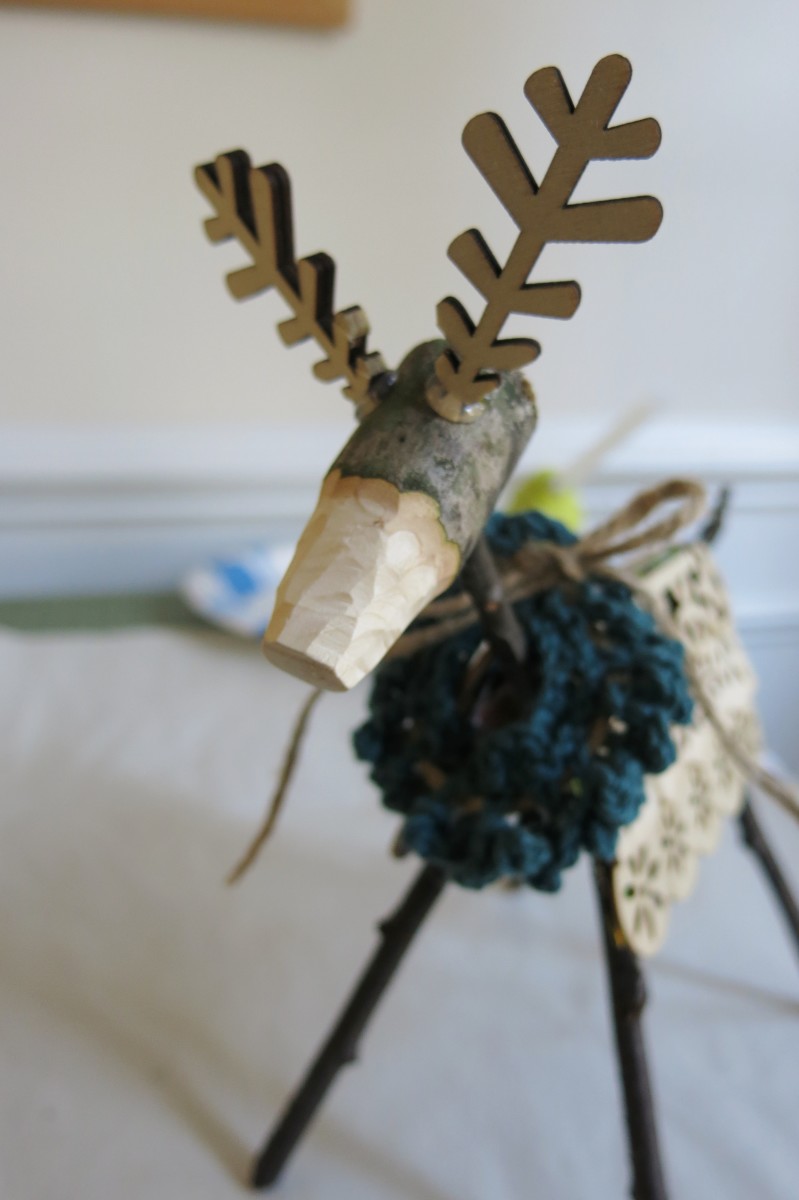 DIY Holiday Craft How to Make a Woodland Twig Reindeer Holidappy