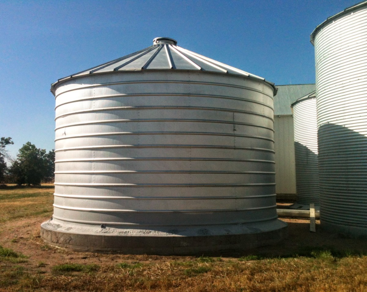 Building a Grain BinInstalling Anchor Bolts, Applying Sealant (With