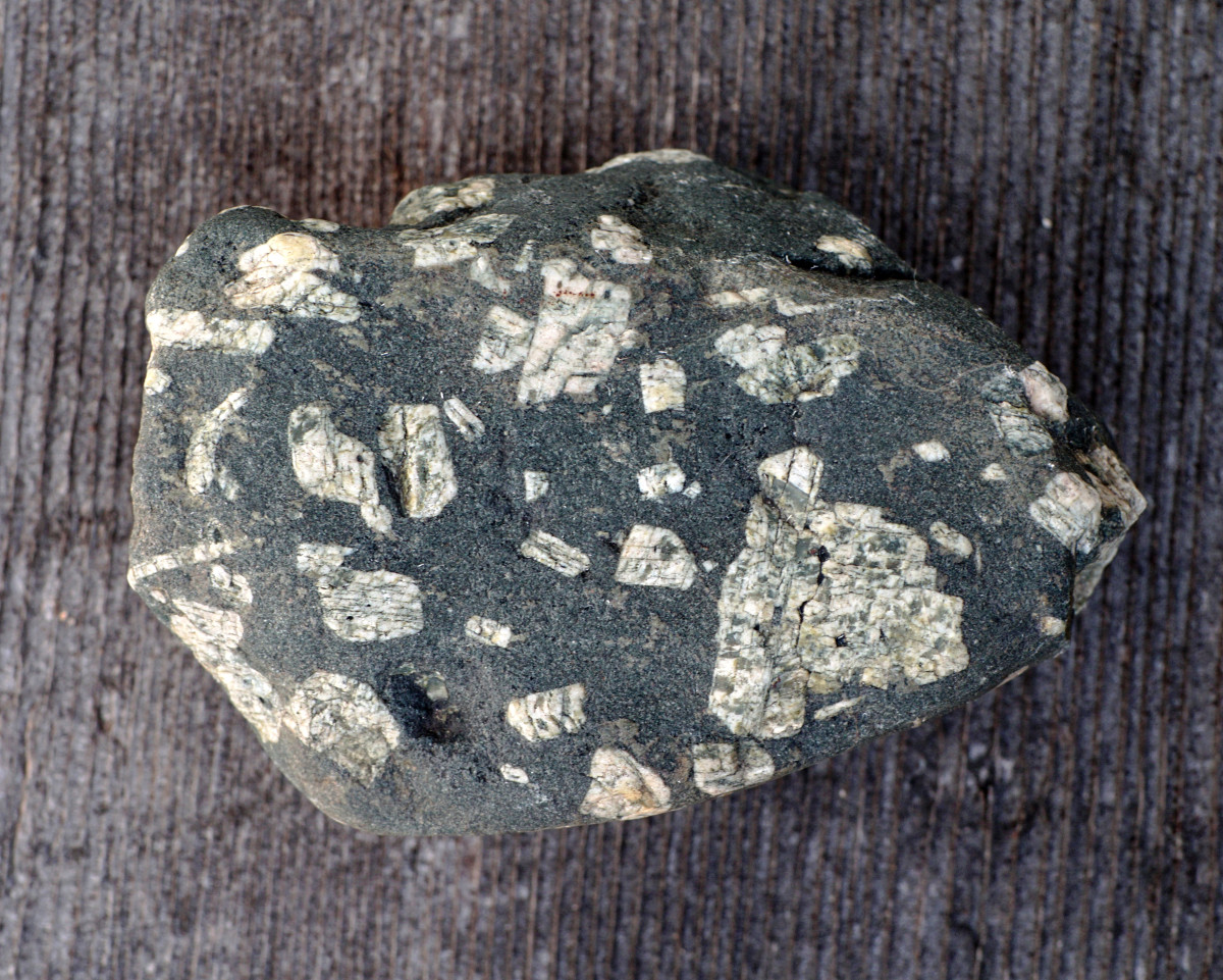 Identifying the Rocks of Lake Michigan (Geode, Septarian, Agate, and