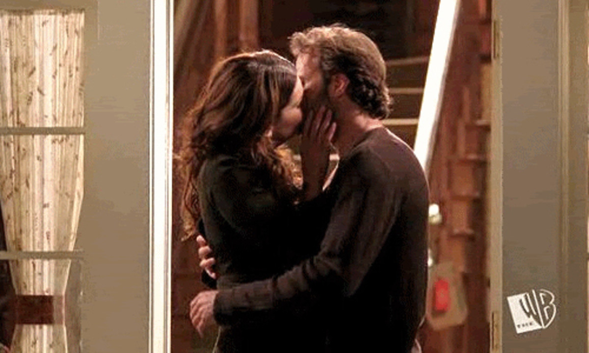 Top 12 Most Satisfying TV Kisses ReelRundown