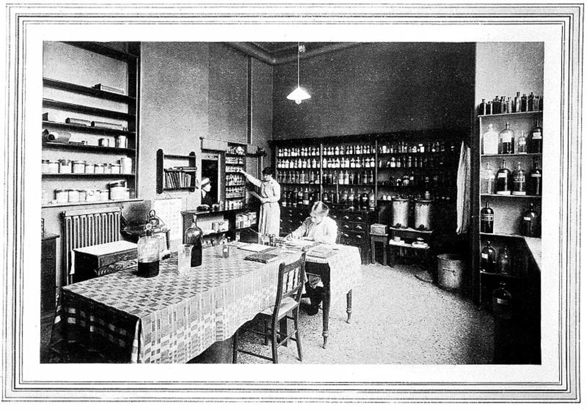 Elizabeth Blackwell's Fight to the First Female Doctor Owlcation