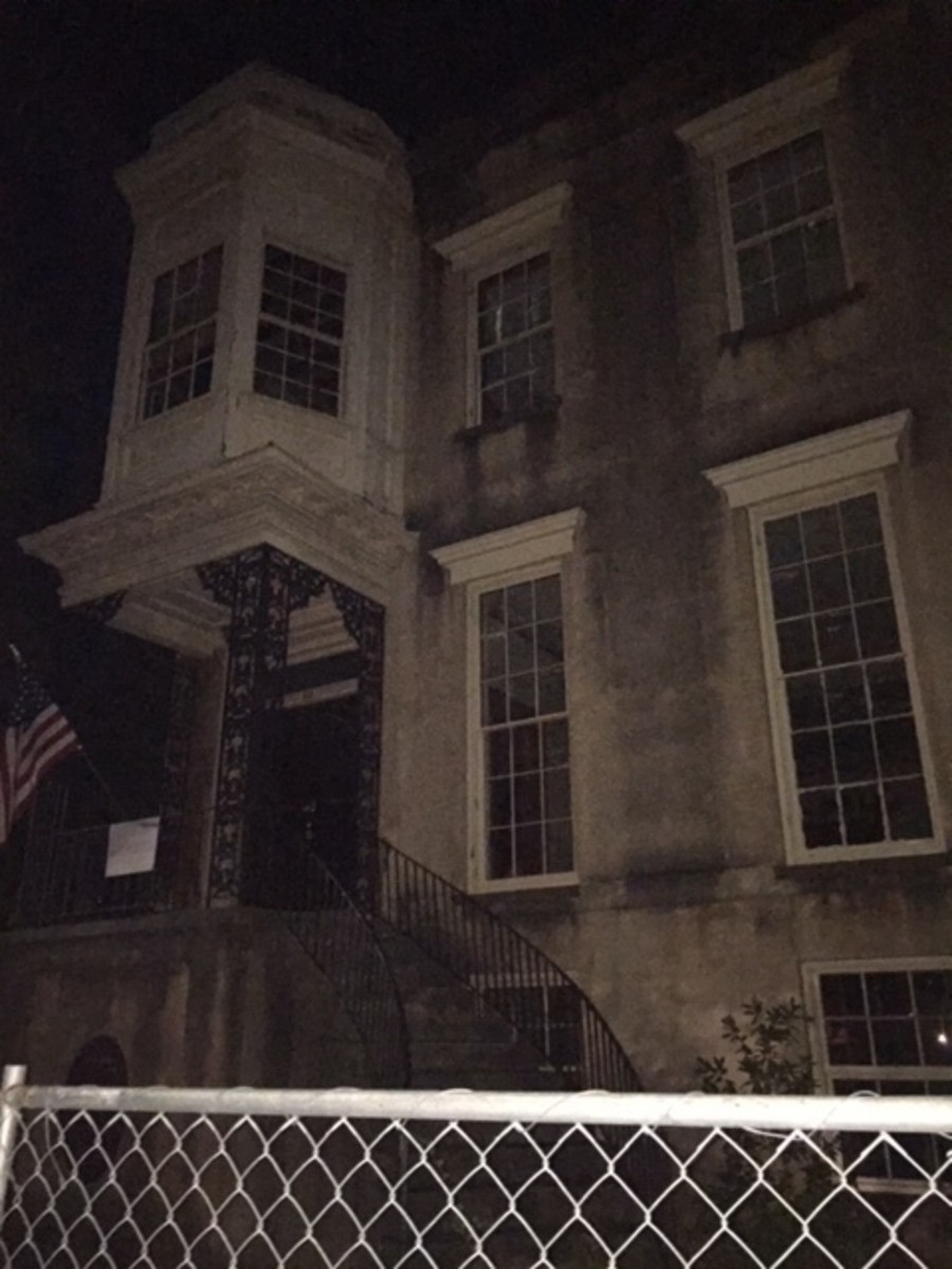 432 Abercorn Street The Legend, the Facts, and the Fiction of the Most