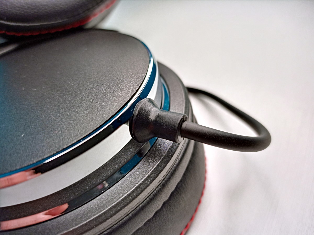 Review of the Vogek OverEar DJ Headphones TurboFuture