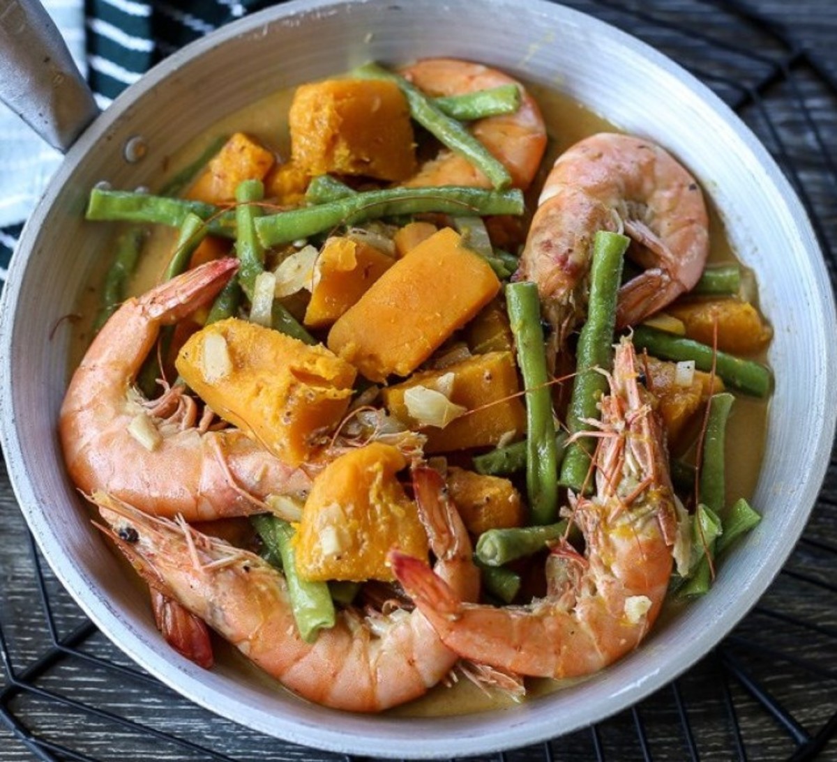 Easy Ginataang Hipon (Filipino Prawn Stew With Coconut Milk) Delishably