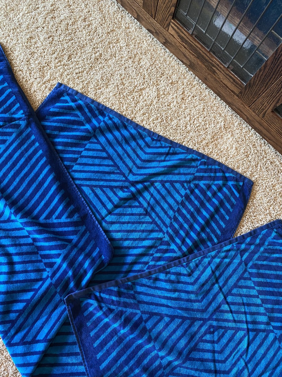 How to Make a Lounge Chair Cover With Pockets From Beach Towels or Bath