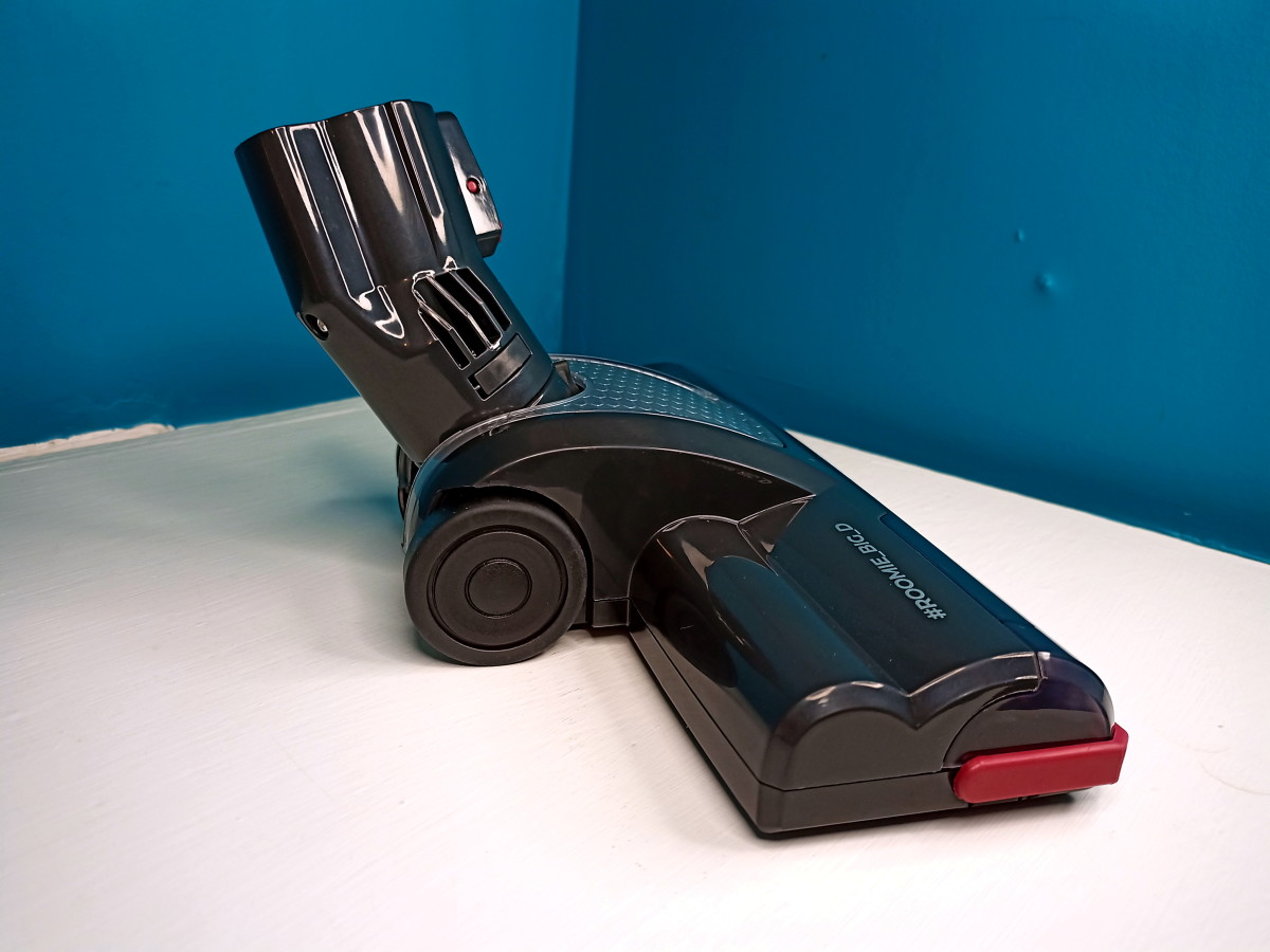 Review of the Roomie Tec Cordless Stick Vacuum Dengarden